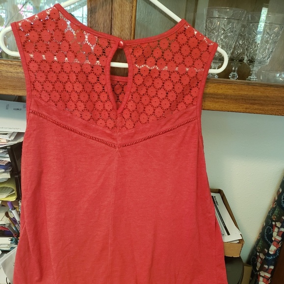 Super cute red tank with lace top - Picture 3 of 3